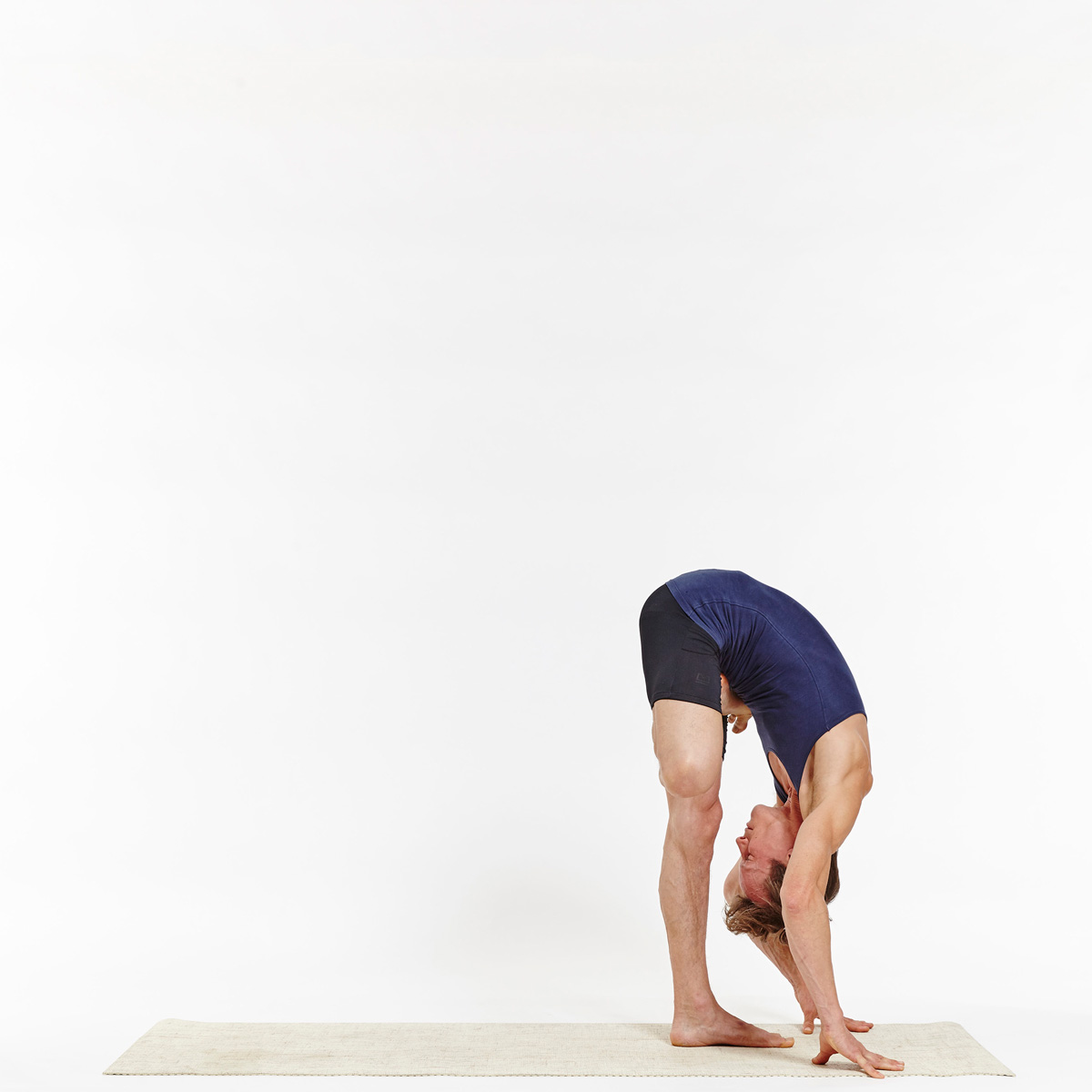 Urdhva Padmasana Sarvangasana (Lotus In Shoulder Stand Pose): How To  Practice, Benefits And Precautions | TheHealthSite.com